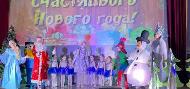 «Когда часы 12 бьют». Новогодняя театрализованная сказка. «Когда часы 12 бьют». Новогодняя театрализованная сказка.