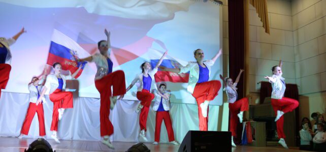 Тематический концерт ко Дню памяти воина-интернационалиста «Здесь каждый воин был героем» Праздничный концерт "Отважные защитники Отечества"