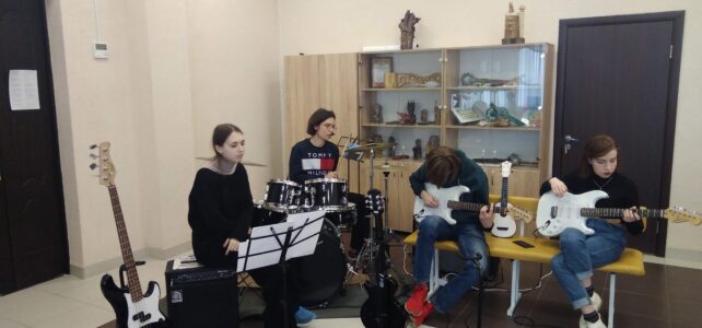 Репетиционная работа с новым материалом ВИА