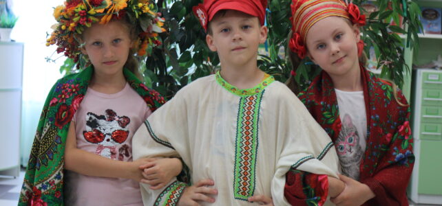 «Троица, троица, земля травой покроется».  Фольклорные посиделки