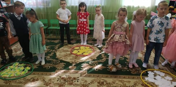 "Как на праздник Покрова веселилась детвора".