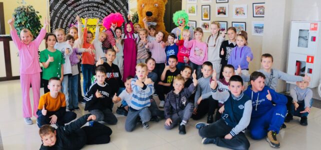 Поляна игр с Машей и Мишей.