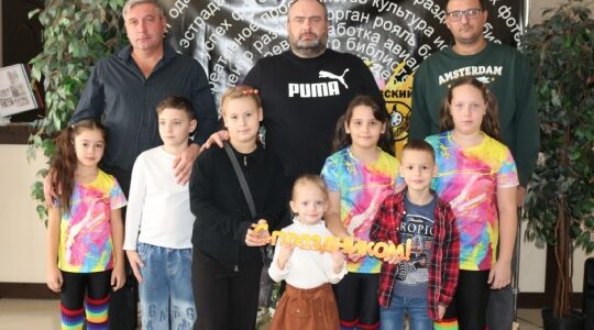 Мы поздравляем наших папочек!